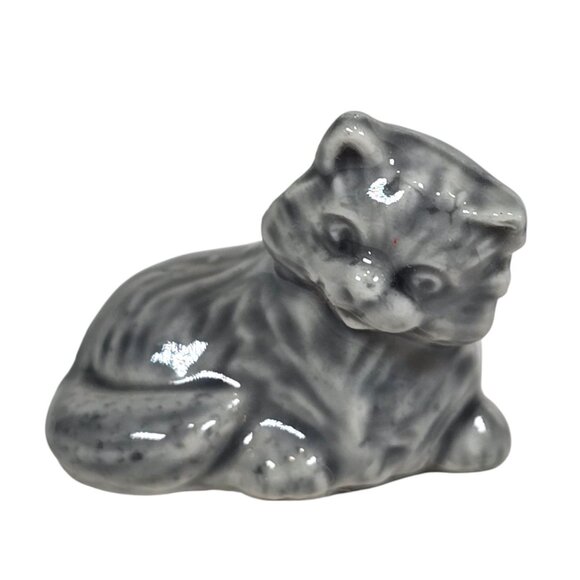 Wade Whimsies Gray Cat Figurine Vintage Miniature Collectible Ceramic England - Picture 1 of 7